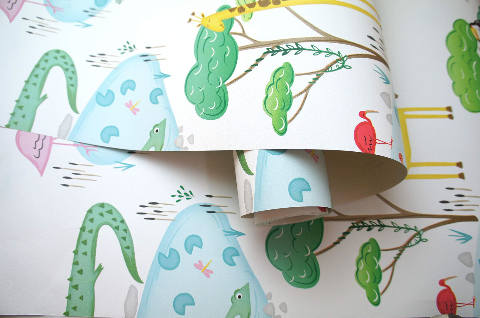 Holden Decor Crocodile Lake White 90930 Wallpaper